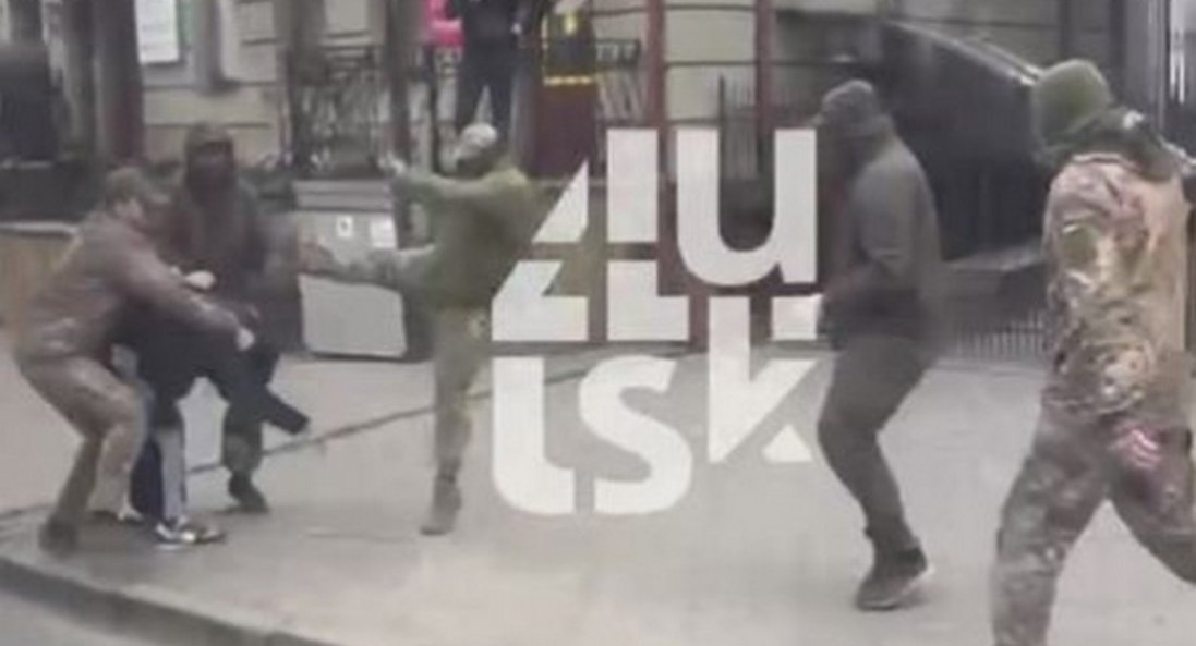 У Луцьку двоє чоловіків побилися з працівниками ТЦК