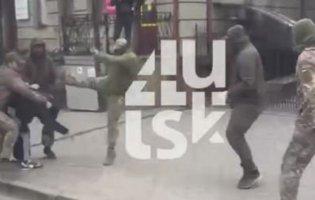 У Луцьку двоє чоловіків побилися з працівниками ТЦК