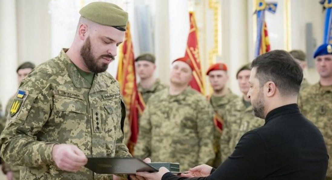 Для перемоги над ворогом застосовує навіть «БОЙОВИХ» БДЖІЛ!