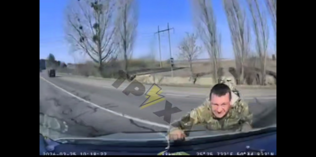 «Прокатали» на капоті працівника ТЦК: прокоментували ситуацію у Гаразджі