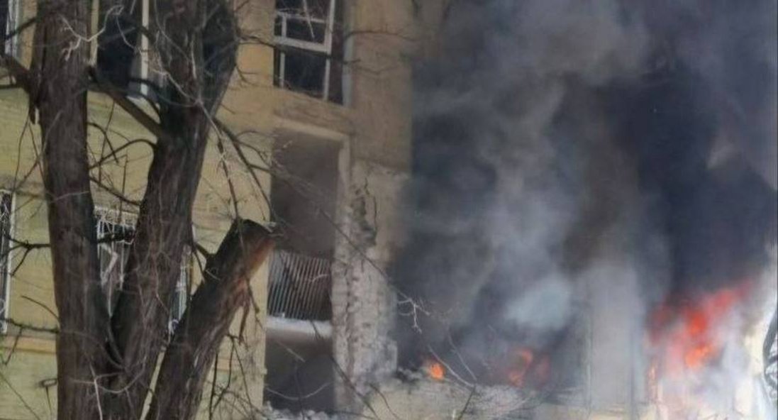 У Дніпрі росіяни влучили дроном по багатоповерхівці