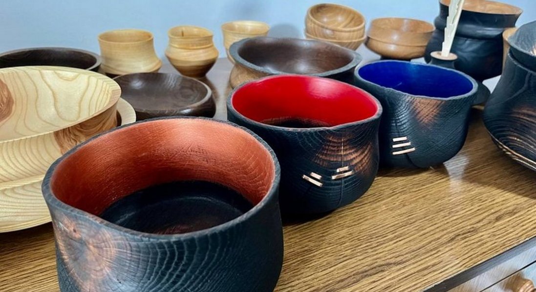 Історія різьбяра з Луцька, який майструє дерев'яні вироби