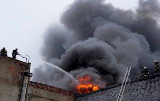 У Луцьку від обстрілу росіян постраждали склади мережі «Сім23» та «Сімі»