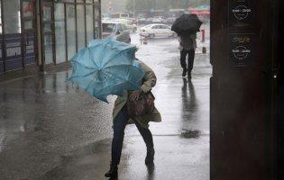 На Рівненщині вітер зірвав дах зі школи