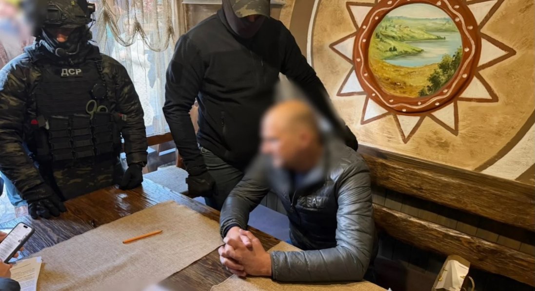 Посадовця «Укрзалізниці» затримали на хабарі у $100 000