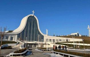 Тут люди моляться за зцілення, отримують дар батьківства, а зранені шукають миру