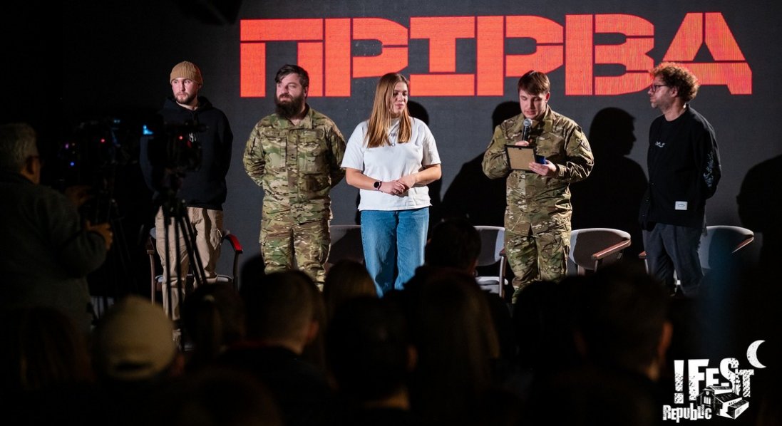 «Прірва»: Цивільні, військові, волонтери й артисти зберуться в одному просторі для відвертої розмови.