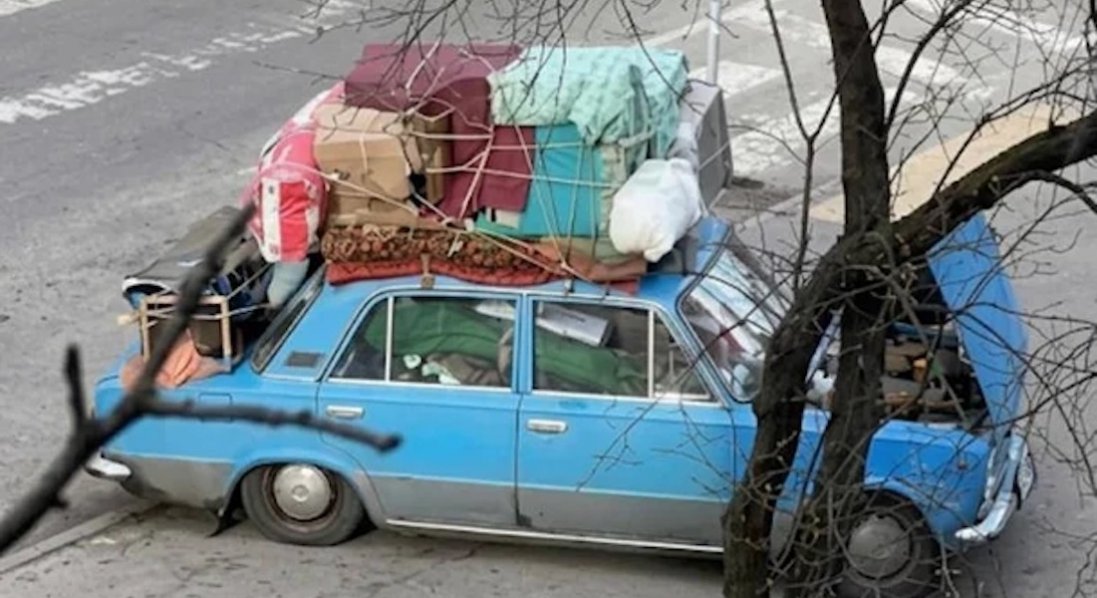 Гороховський подарував новий пікап переселенцеві з Донеччини, який «умістив все життя» в старий ВАЗ