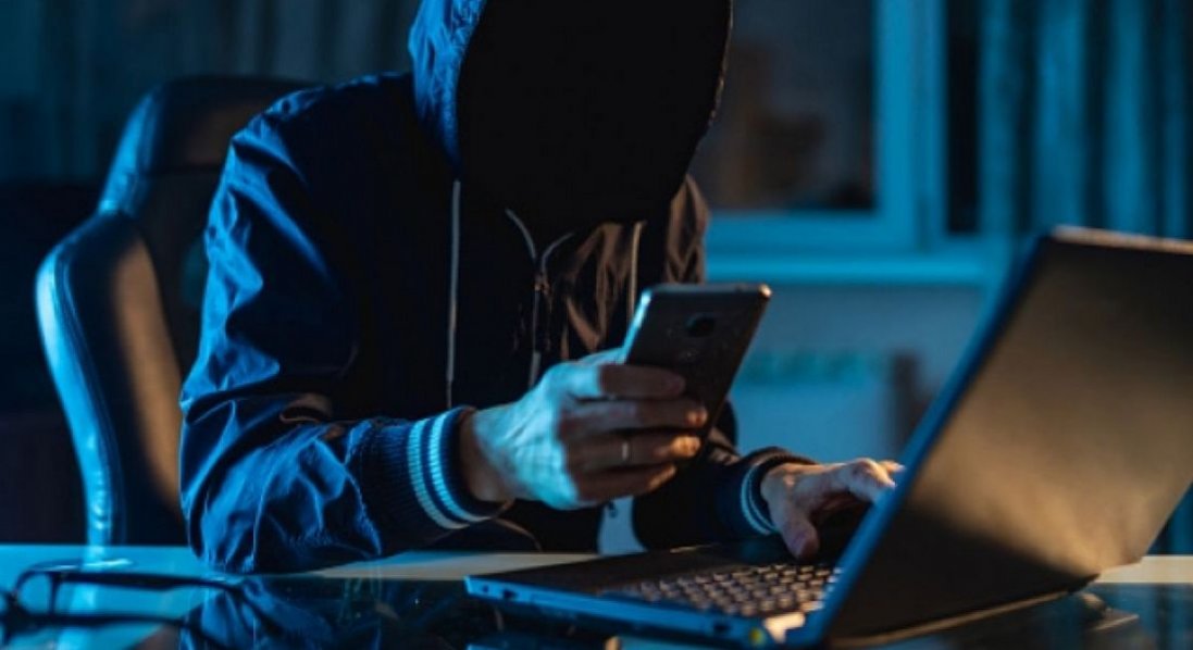 «Ваш рахунок під загрозою!»: Як не стати жертвою псевдобанківських шахраїв