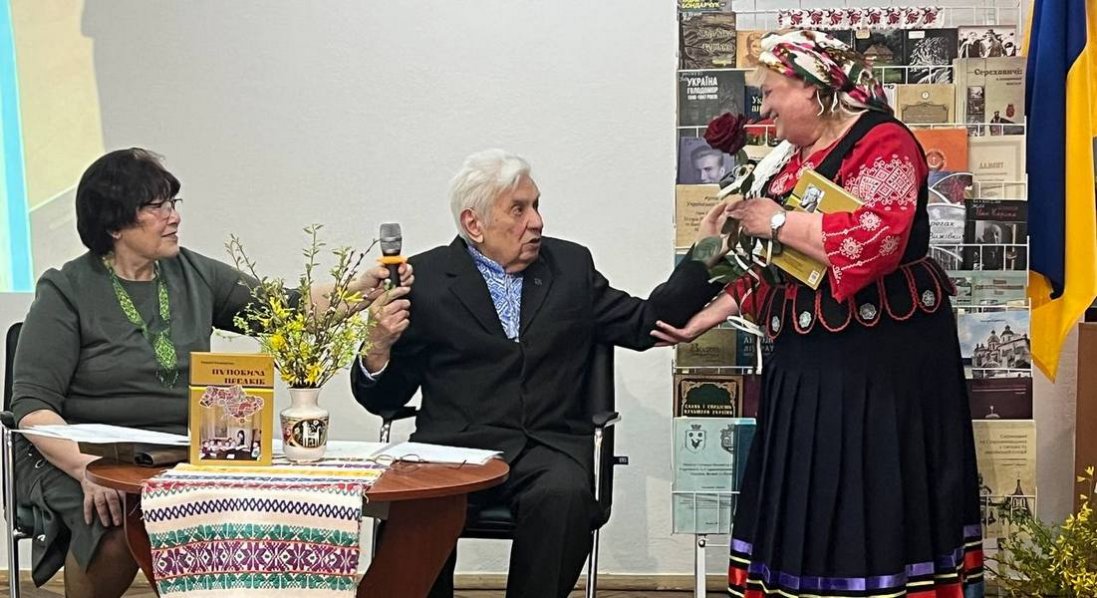 У 90 років написав книгу на 600 сторінок!