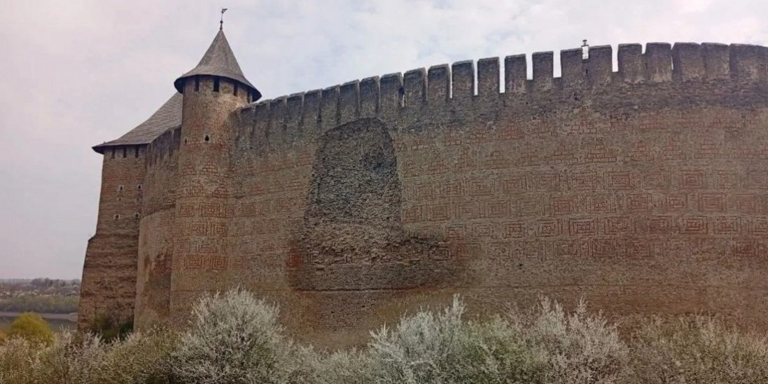 Назвали ймовірні причини часткового обвалу стіни Хотинської фортеці