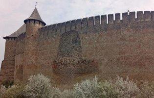 Назвали ймовірні причини часткового обвалу стіни Хотинської фортеці