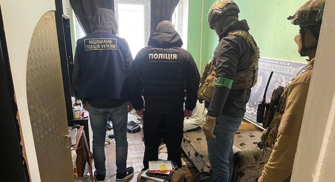 На Сумщині ліквідували шахрайський колцентр, який ошукував військових на 800 тисяч грн