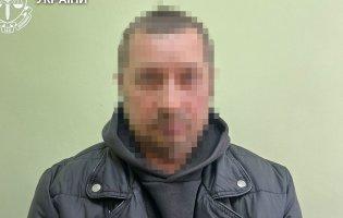На Рівненщині чоловік надсилав порнографію доньці та її подрузі