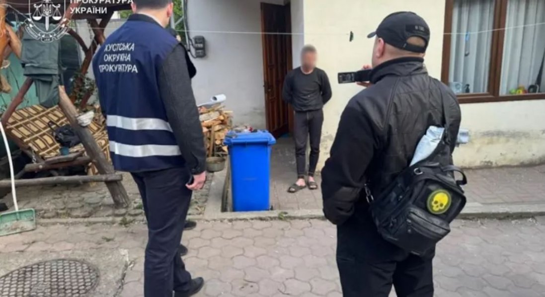 На Закарпатті шахраї через банкомати вкрали майже 2 млн за допомогою сувенірних грошей