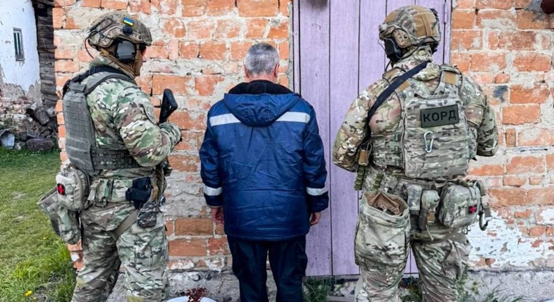 На Рівненщині затримали чоловіка, який відкрив вогонь по військових та правоохоронцю