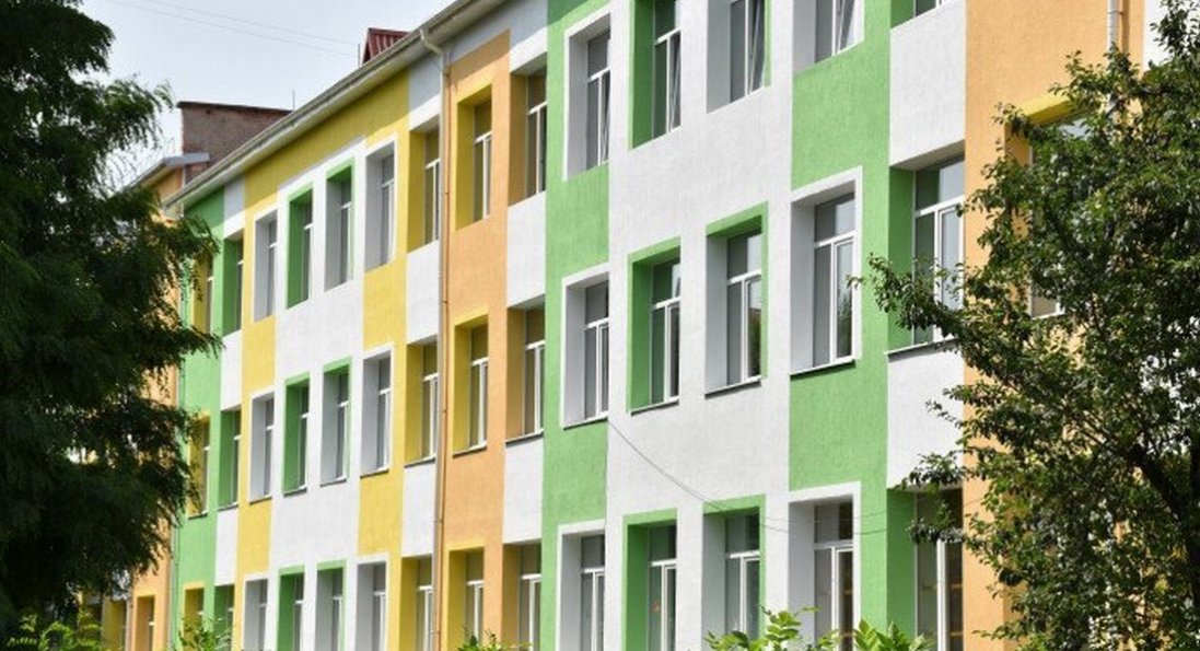 Обшуки у луцькому ліцеї №15: директора відсторонили від виконання обов’язків