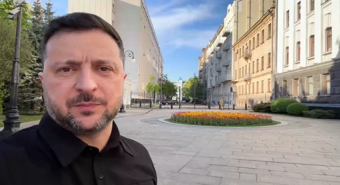 Зеленський рекомендував дипломатам не їхати на парад до москви й нагадав про успіхи ударів