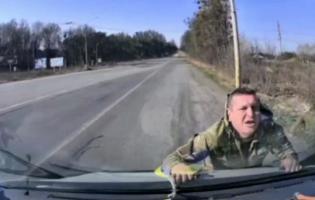 У Луцьку судили водія буса, який провіз на капоті працівника ТЦК