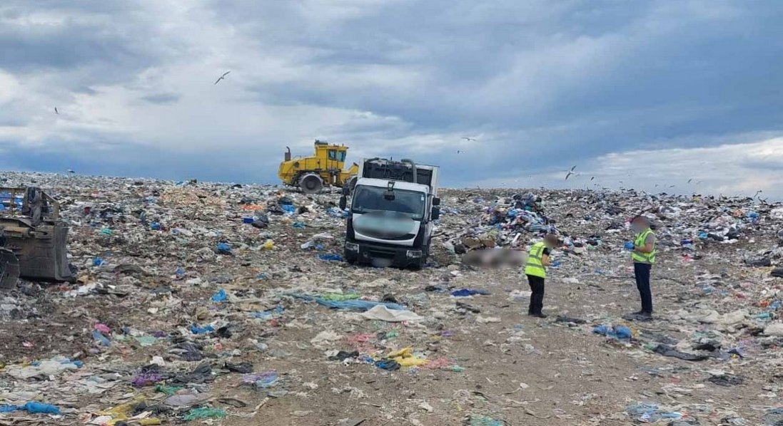 На сміттєзвалищі біля Луцька вантажівка переїхала чоловіка