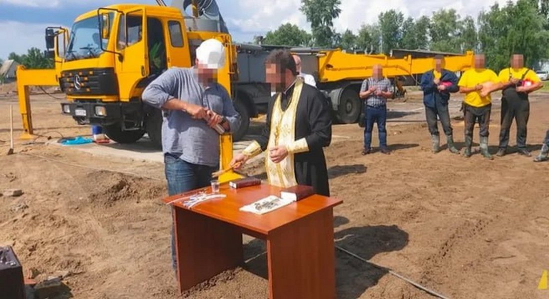 Будівництво «Династії» міг освячувати священник упц мп