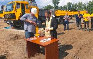 Будівництво «Династії» міг освячувати священник упц мп