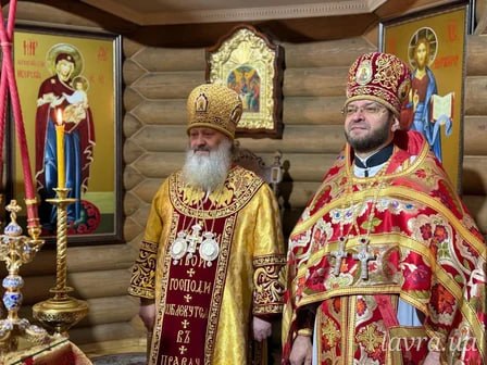 Павло Лебідь (зліва) і Віктор Дреботій під час служіння у 2025 році Києво-Печерська Лавра