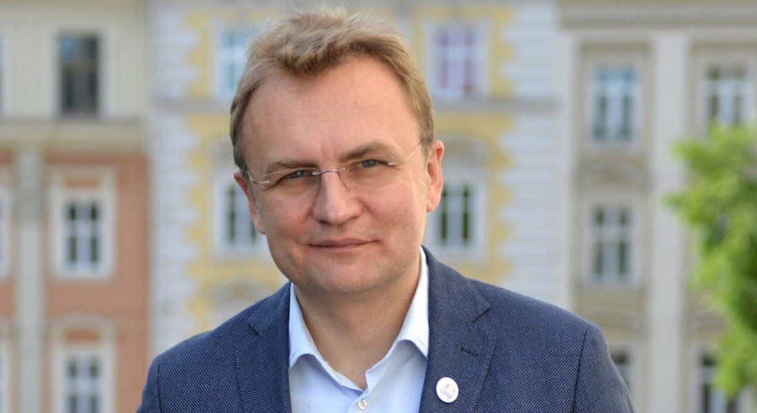 У Львові Садового облили невідомою рідиною