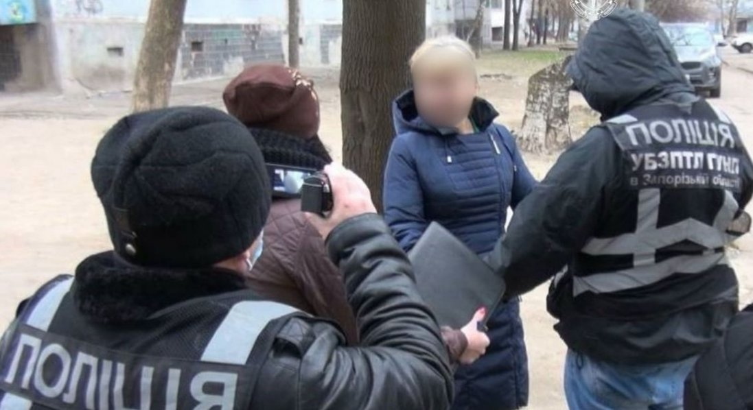 У Запоріжжі жінка віддала сина «в оренду» для жебракування