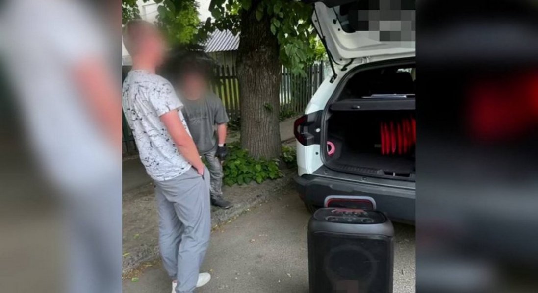 У Луцьку затримали двох хлопців, які гучно слухали музику російською мовою