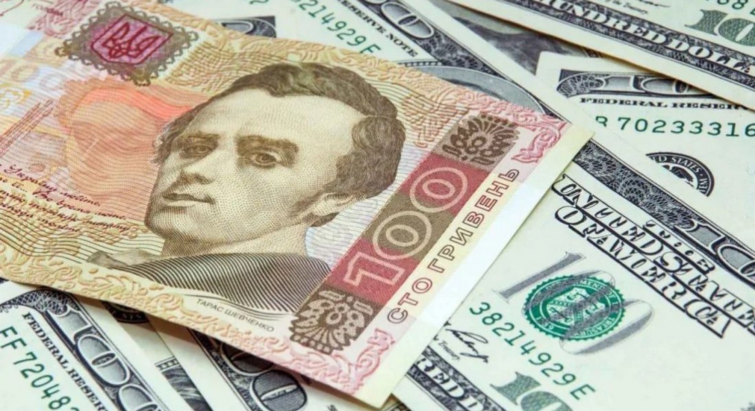 Волинянка намагалась обміняти у банку підроблені долари