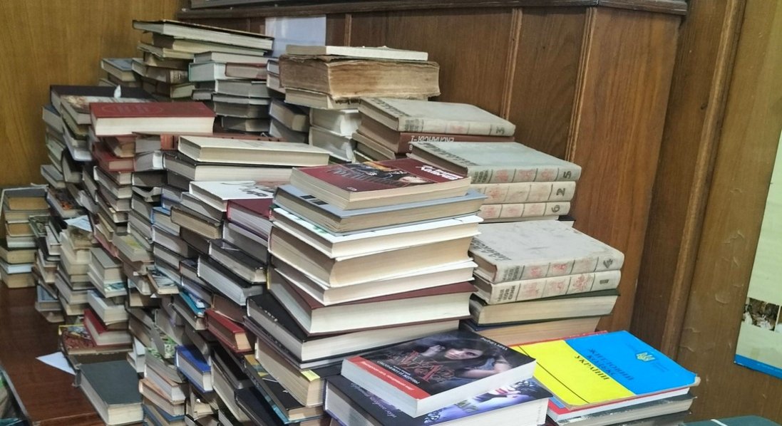 У Луцьку продовжують збирати російськомовні книжки на макулатуру для потреб ЗСУ