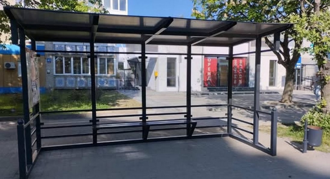У Луцьку відремонтували низку скляних зупинок