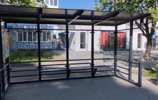 У Луцьку відремонтували низку скляних зупинок