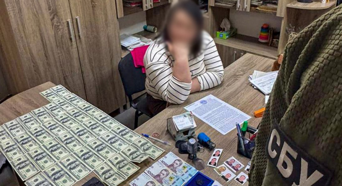 Відстрочка від мобілізації за $7000: на Рівненщині викрили подружжя