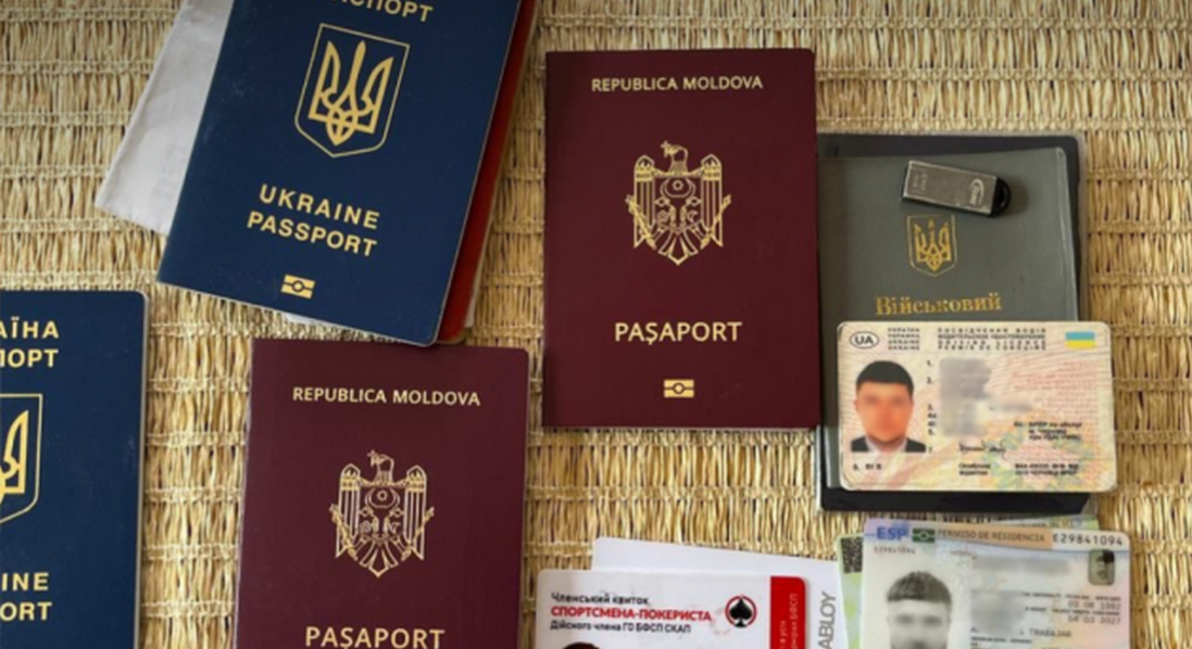 В Україні викрили масштабне виробництво фальшивих паспортів і дипломів