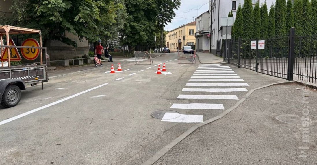 У Луцьку на Степана Бандери облаштували дві смуги руху