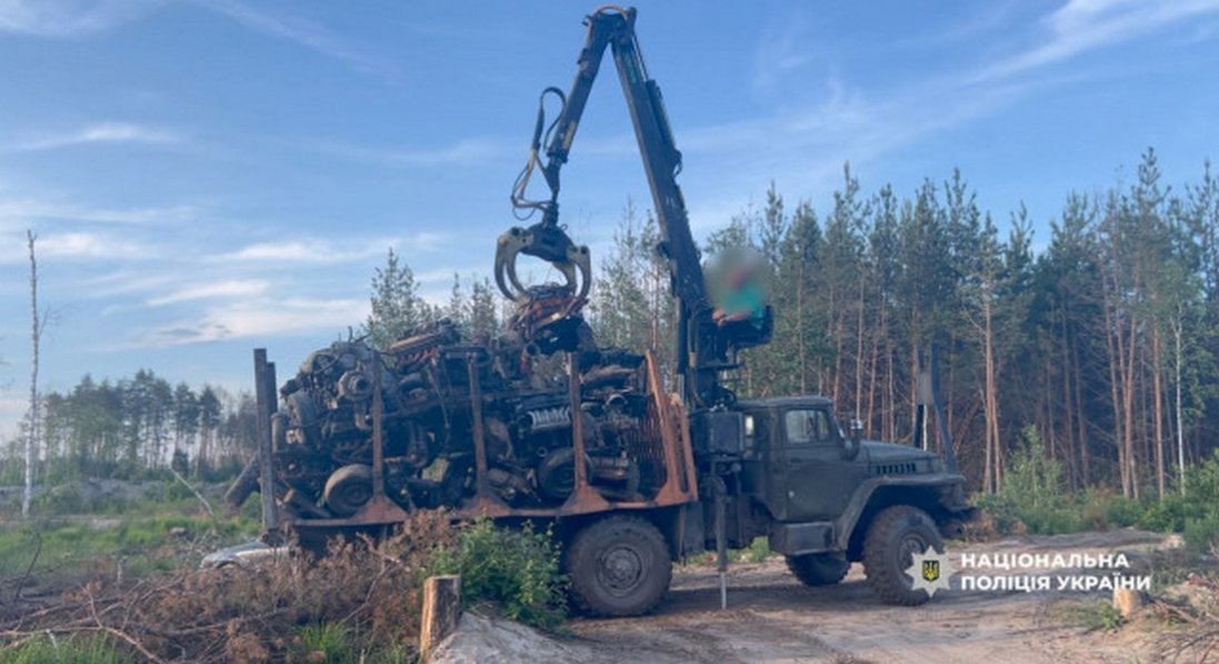 На Рівненщині викрили масштабний нелегальний видобуток бурштину