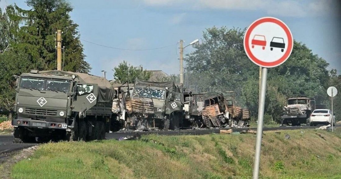 Під окупованим Армянськом ЗСУ вразили колону росіян з 50 військових вантажівок