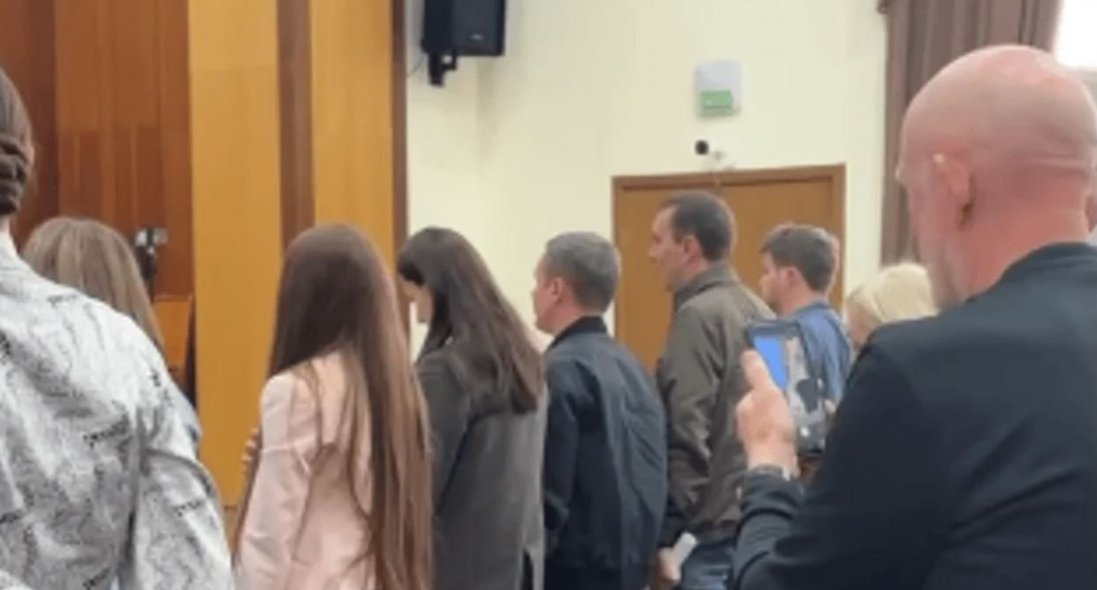 На Київщині депутат фотографував сідниці колег під час гімну