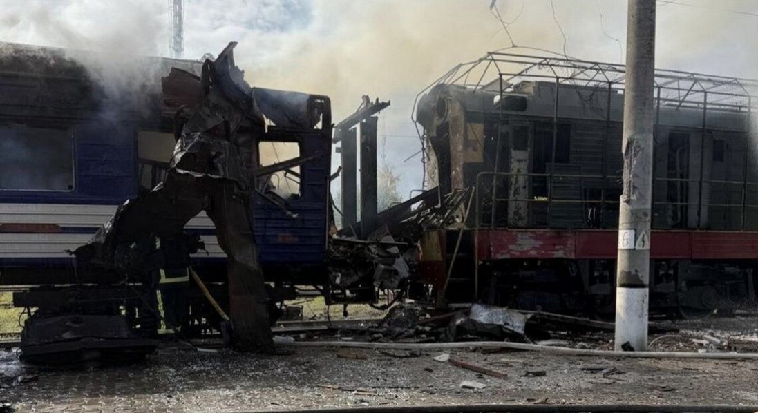 росія вночі атакувала залізничні об'єкти на Сумщині, є загибла