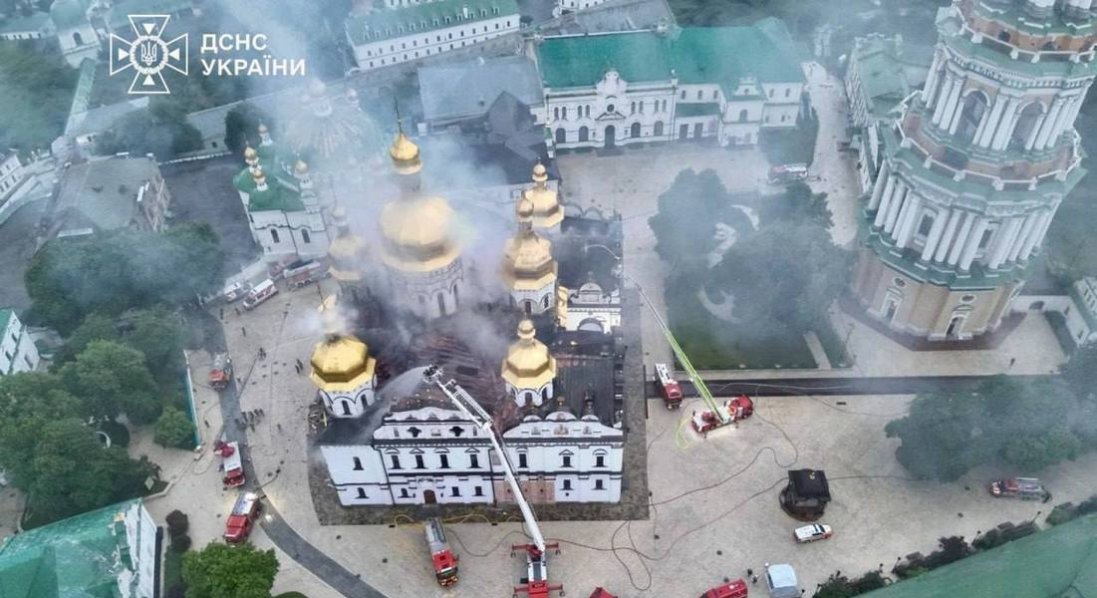 росіяни влучили «шахедом» у Києво-Печерську Лавру