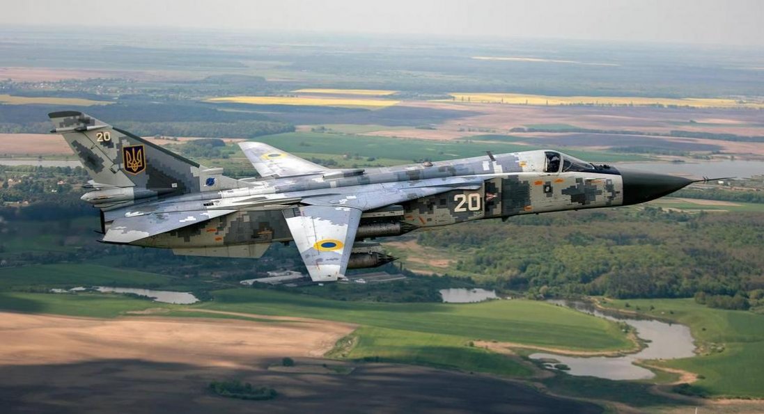 На Хмельниччині розбився український Су-24, екіпаж загинув