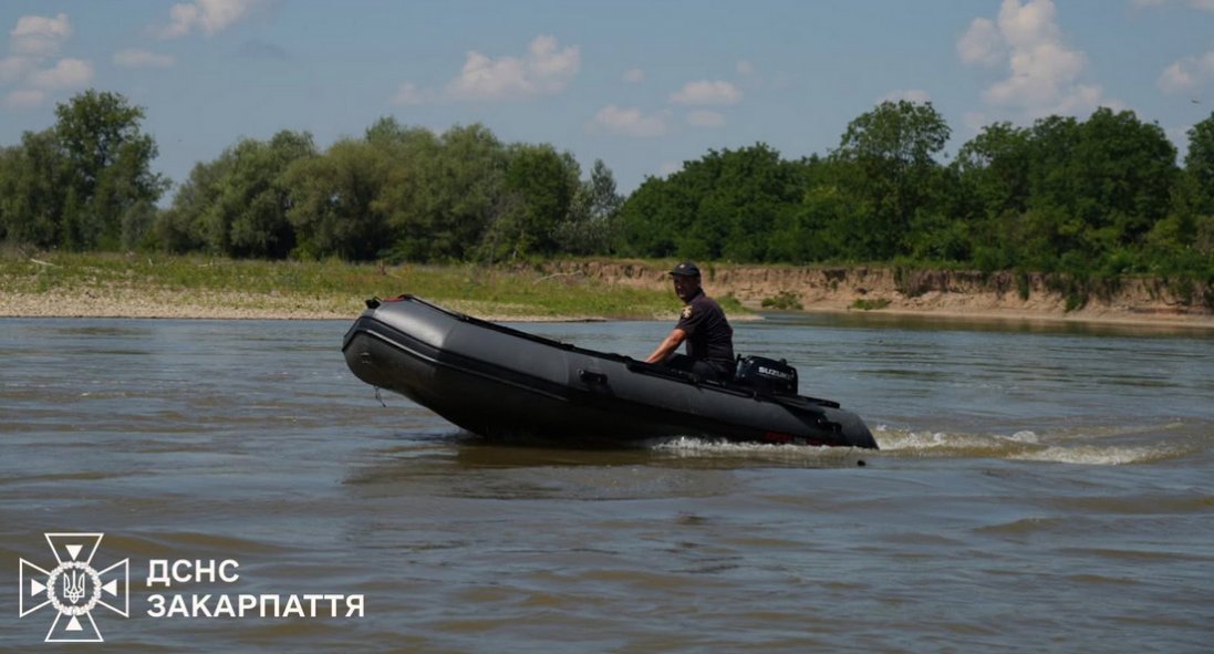 На Закарпатті з річки витягли тіло 10-річного хлопчика, якого віднесло течією