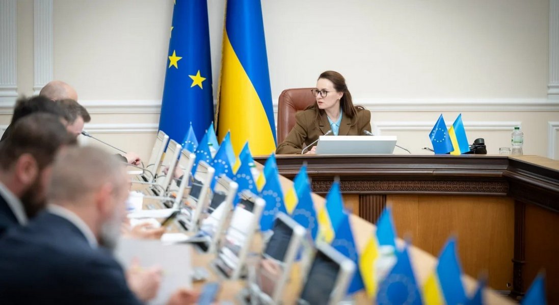 Уряд спрямував понад 6 млрд гривень на підвищені зарплати вчителям і соцпрацівникам