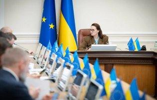 Уряд спрямував понад 6 млрд гривень на підвищені зарплати вчителям і соцпрацівникам
