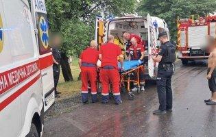 Що відомо про стан постраждалих від удару блискавки біля озера на Волині