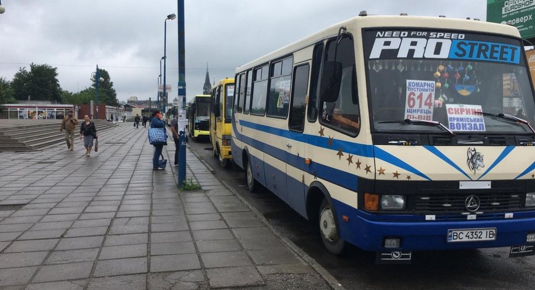 Чому автобуси не завжди їдуть туди, де їх чекають найбільше