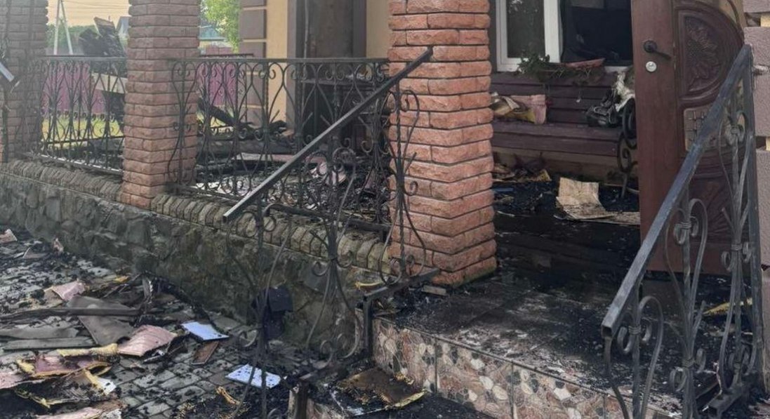 На Волині блискавка знищила дім сім'ї бойового медика: як допомогти