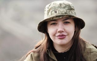 Після загибелі чоловіка 20­-річна вдова стала операторкою дронів